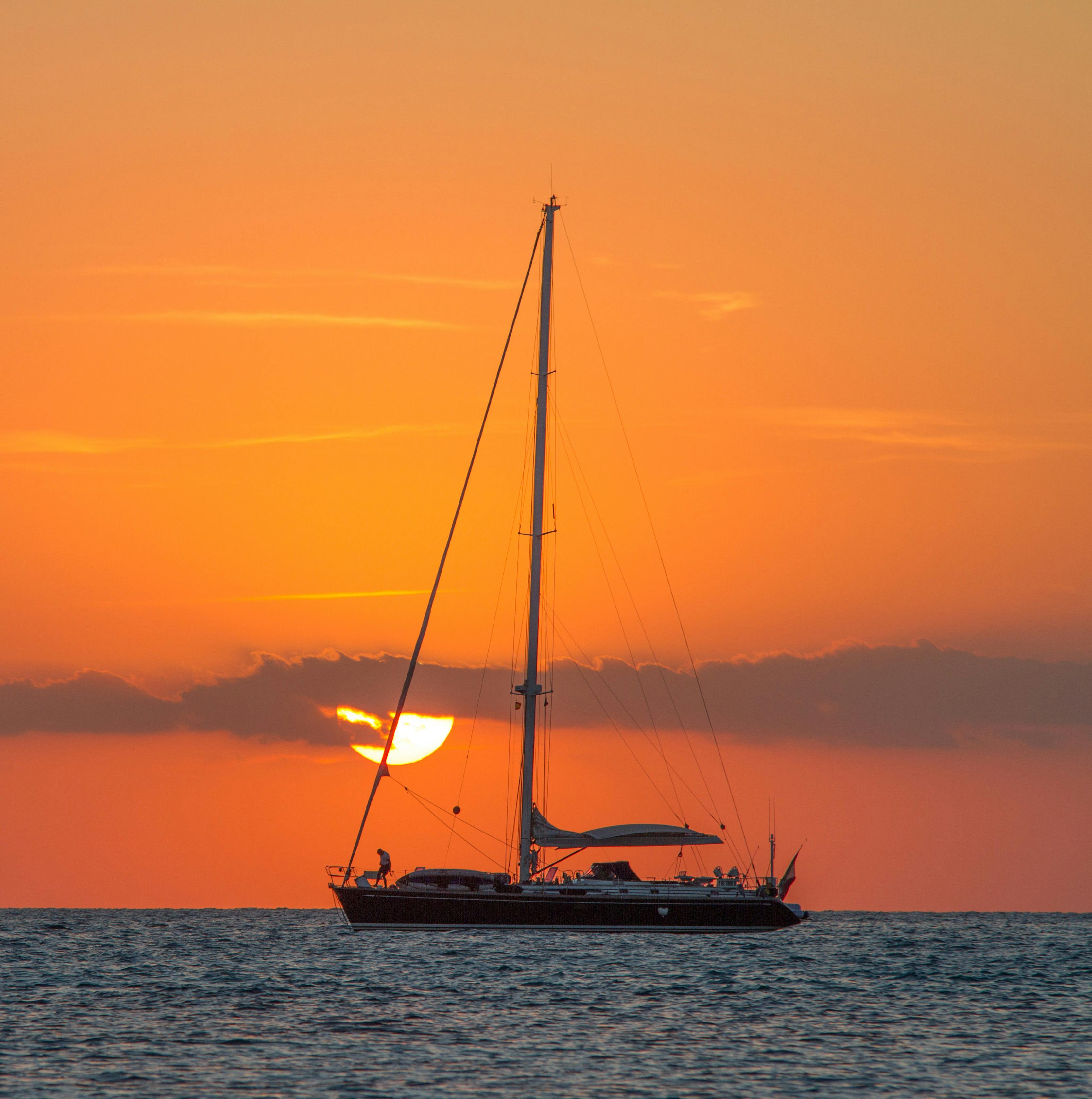 a sloop rigged sailboat